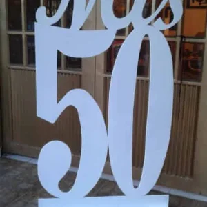 mis 50 en mdf, y soporte en madera, de 150 cm de alto