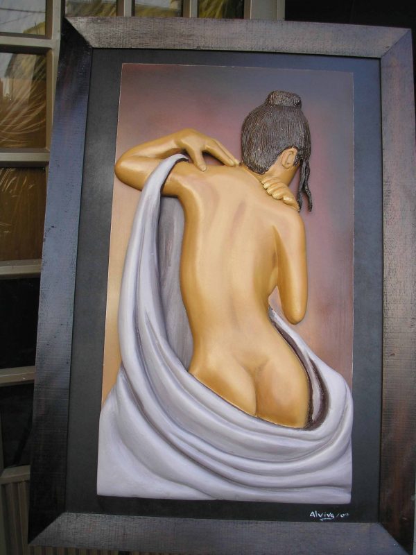 Desnudo, tallado en madera