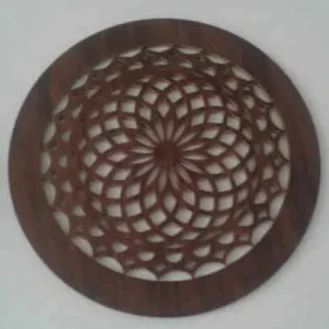 Figuras caladas en madera