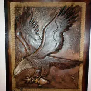 cuadro tallado en madera, y envejecido con patinas.