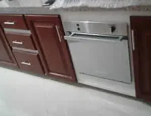 Diseño y elaboración de cocinas integrales en madera de alta calidad.