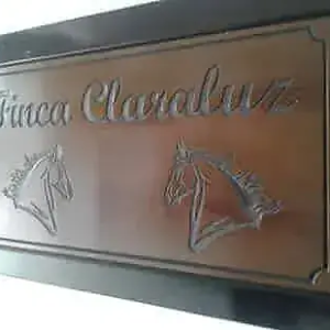 Letreros y avisos, gravados en madera