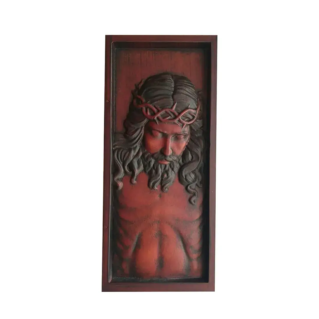 Cristo tallado en madera.