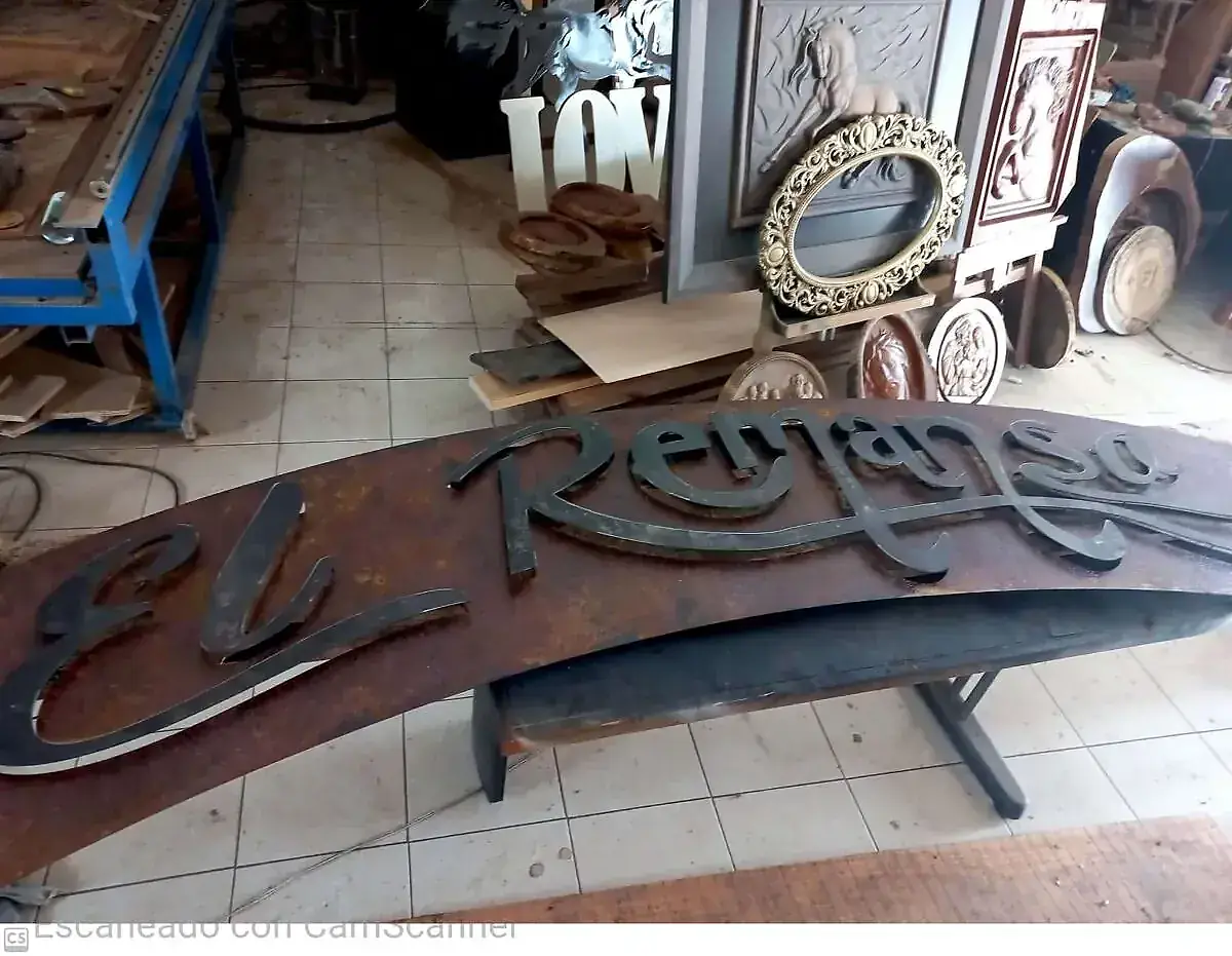 letrero en metal