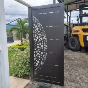 puerta metálica, en corte laser