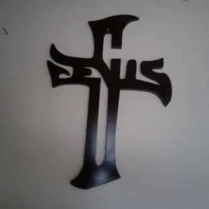 Cruz calada en madera
